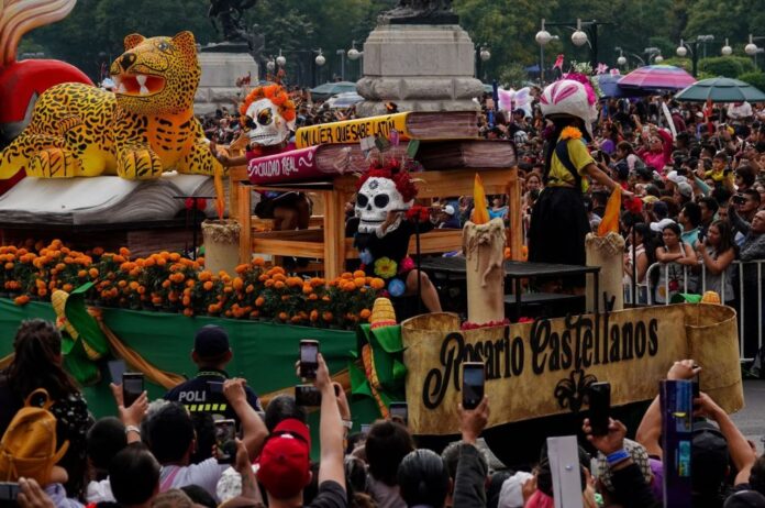 Juan Gabriel será homenajeado en el Desfile de Día de Muertos 2026 con dos globos monumentales
