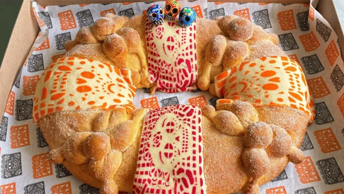 La panadería de Iztapalapa que sorprende con su Conchasúchil y una rosca de muertos con calaveritas de barro La panadería de Iztapalapa que sorprende con su Conchasúchil y una rosca de muertos con calaveritas de barro