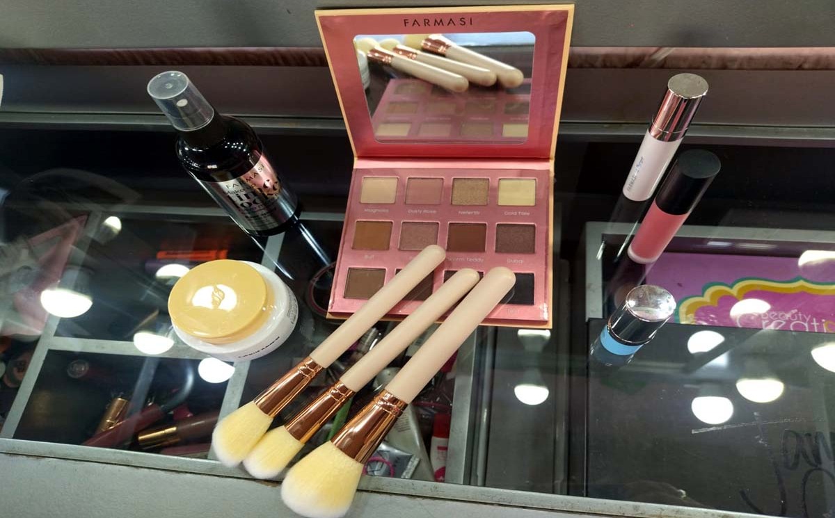 Maquillaje pirata: cómo reconocerlo y por qué puede poner en riesgo tu salud