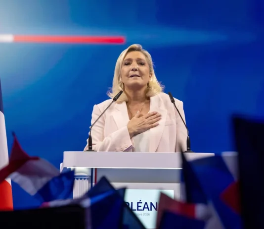 Marine Le Pen lanza campaña presidencial en Francia y advierte sobre la “mexicanización” del crimen organizado Marine Le Pen