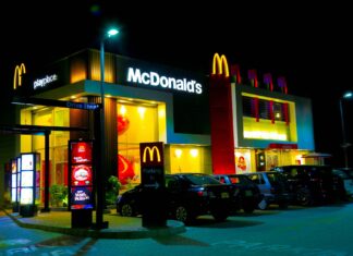 McDonald’s enfrenta demanda colectiva por supuesto uso de IA para coordinar precios en Estados Unidos McDonald’s