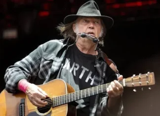 Neil Young vuelve a los tribunales por el uso de su música en actos de Trump