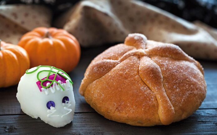 Pan de muerto casero: receta tradicional con naranja y agua de azahar