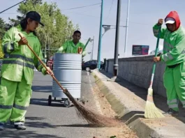 Trabajadores de limpia en CDMX denuncian falta de herramientas y cobros de 200 pesos por escobas perdidas Trabajadores-de-limpia