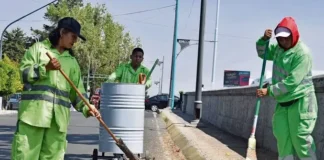 Trabajadores de limpia en CDMX denuncian falta de herramientas y cobros de 200 pesos por escobas perdidas Trabajadores-de-limpia