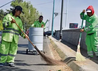 Trabajadores de limpia en CDMX denuncian falta de herramientas y cobros de 200 pesos por escobas perdidas Trabajadores-de-limpia