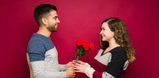 Día del Novio 2026: por qué el 3 de octubre se regalan flores azules y carritos Día del Novio