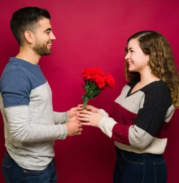 Día del Novio 2026: por qué el 3 de octubre se regalan flores azules y carritos Día del Novio