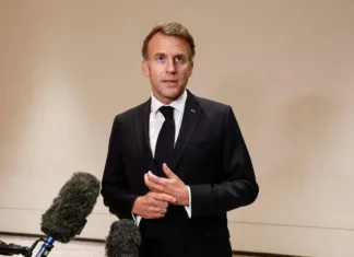 Macron confronta a Trump por disturbios en Francia: rechaza acusaciones sobre migrantes y denuncia uso electoral de la crisis Macron