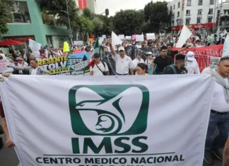Sindicato del IMSS descarta nueva votación por aumento salarial de 8%; trabajadores mantienen protestas imss